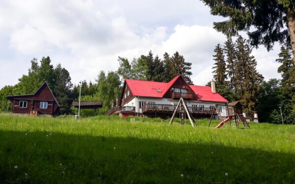 Bílé Karpaty a Valašsko: Rekreační středisko Královec v bungalovu s polopenzí, saunou, kulečníkem a vyžitím