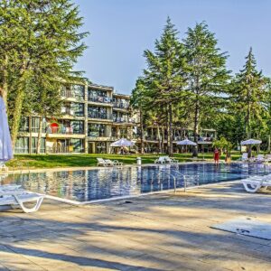 Queen Nelly Park Hotel
