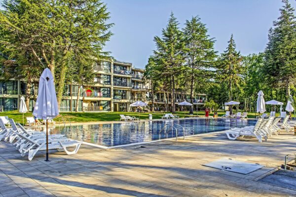 Queen Nelly Park Hotel