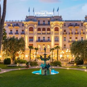 Italské Rimini přímo u pláže: Luxusní 5* Grand Hotel s polopenzí a venkovním bazénem neomezeně + welcome drink