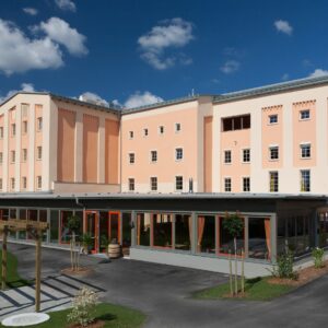 Rakousko 4,5 km od českých hranic v JUFA Hotelu Weinviertel *** s polopenzí a saunou + vstup na koupaliště