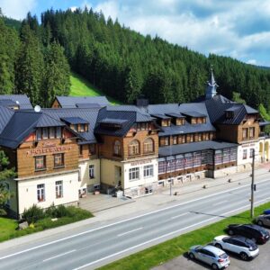 Beskydy: Hotelu Bauer *** s polopenzí, wellness (bazén, vířivka, 3 sauny) a slevovou kartou + herna