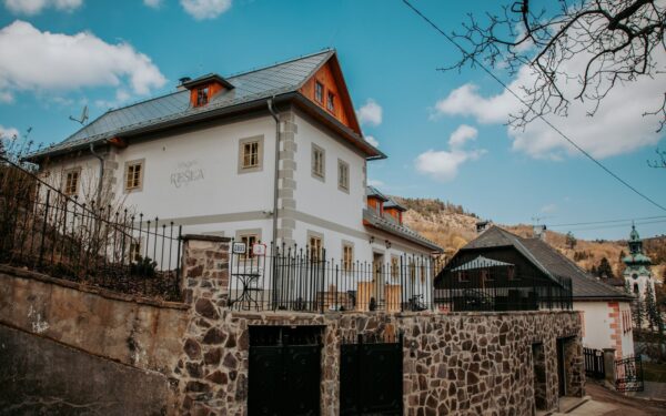 Pobyt v centru Banské Štiavnice v historické Resla Residence *** se snídaní, privátním wellness a fitness