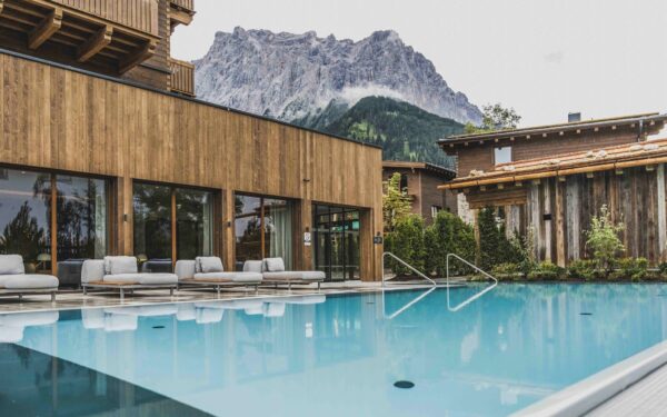 Tyrolské Alpy: Bergresort Zugspitze Ehrwald by ALPS RESORTS **** s neomezeným wellness, fitness a snídaní