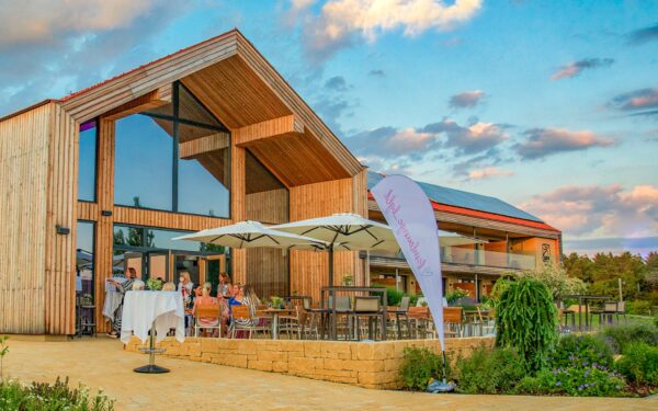 Rakousko u Alp a Panonské nížiny: JUFA Hotel Neutal *** s polopenzí a wellness + bohaté vyžití pro děti