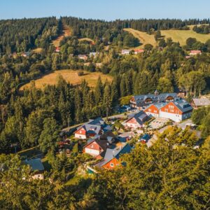 Relax v Jizerských horách: Jóga & Wellness Resort Uko se snídaní/polopenzí + bazénem, vířivkou a 3 saunami