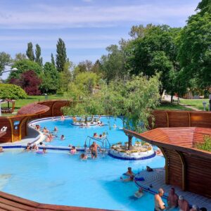 Komárom: Thermál Hotel se snídaní a neomezeným vstupem do termálních lázní Brigetio + dětská herna a klub
