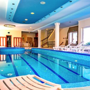 Maďarsko jen 500 m od jezera Hévíz v Blue Villa Apartmans s neomezeným wellness, snídaněmi, kávou a slevami