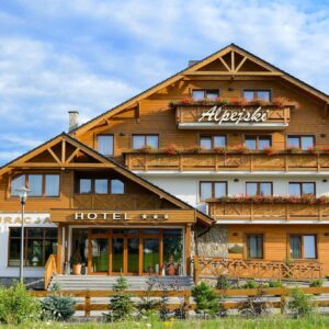 Polanica Zdroj jen pár km od hranic s Českem: Hotel Alpejski *** se snídaní/polopenzí, bazénem a saunou