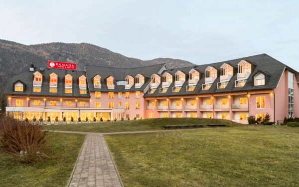 Slovinsko: Dovolená u Triglavského NP v Ramada Hotel & Suites **** se snídaní, bazény a animacemi + slevy