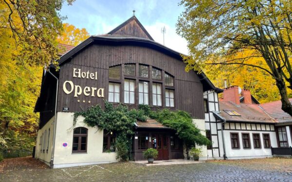 Pobřeží Baltského moře: Sopoty v Hotelu Opera *** se snídaněmi, 2 saunami a kulečníkem + dětská herna a hřiště