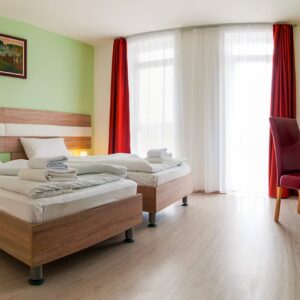 Maďarsko u břehu Balatonu: Balatonfüred v Hotelu Pallone se snídaněmi formou bufetu + parkování a WiFi zdarma