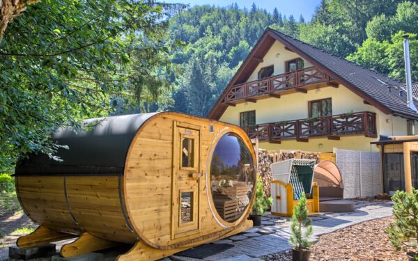 Nízké Tatry: Pobyt v Penzionu Bystrinka s polopenzí, neomezeným wellness a sportovním vyžitím + sekt a ovoce