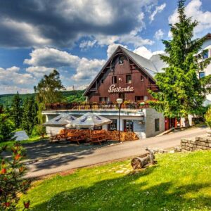 Krkonoše: Rokytnice nad Jizerou v Chatě Světlanka s polopenzí a vyžitím (šipky, hřiště...) + dětský koutek