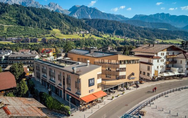 Rakouské Alpy: TUI BLUE Schladming *** s polopenzí, 3 saunami a vyhlídkovou relaxační terasou + karta slev