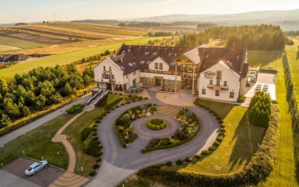 Polsko: CHKO Orlích hnízd v Hotelu Fajkier Wellness & SPA *** se snídaní nebo polopenzí a wellness + vyžití