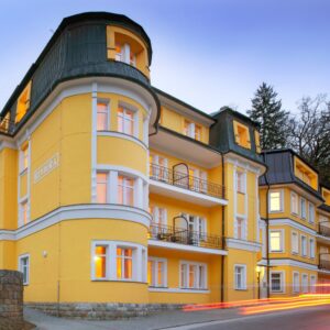 Luhačovice: Relax v Hotelu Riviera *** s polopenzí a balíčkem 7 ozdravných procedur + pitná kúra a občerstvení