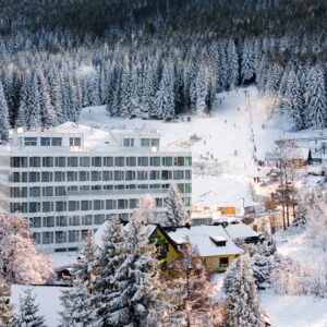 Polsko u hranic: Lyžařské středisko Czarna Góra v Biała Perła Sun&Snow se snídaní + vstup do wellness centra
