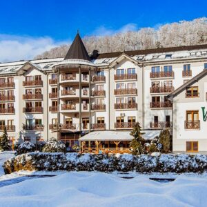 Kudowa-Zdrój: Hotel Verde Montana Wellness & Spa **** s polopenzí a neomezeným wellness + dětská herna