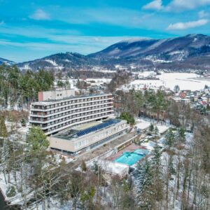 Beskydy u ski areálů: Ibis Styles Relax Rožnov pod Radhoštěm s polopenzí a vnitřním bazénem + sauna a masáž