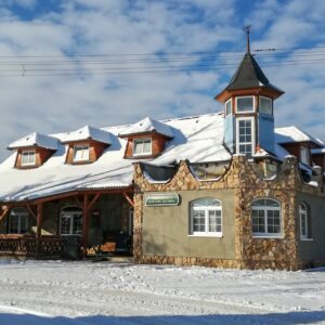 Moravský kras a Drahanská vrchovina: Penzion Havírna se snídaní či polopenzí a bowlingem + litr sudového vína