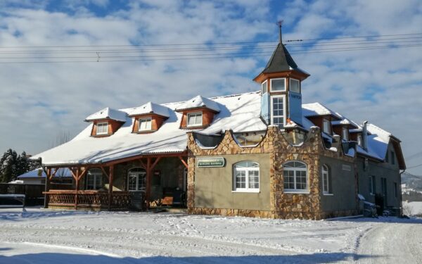 Moravský kras a Drahanská vrchovina: Penzion Havírna se snídaní či polopenzí a bowlingem + litr sudového vína