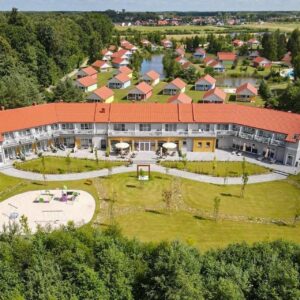 Polsko u moře a jezer: Pobyt pro 4 v Holiday Parku Kacze Stawy + polopenze, bazén, venkovní atrakce a animace