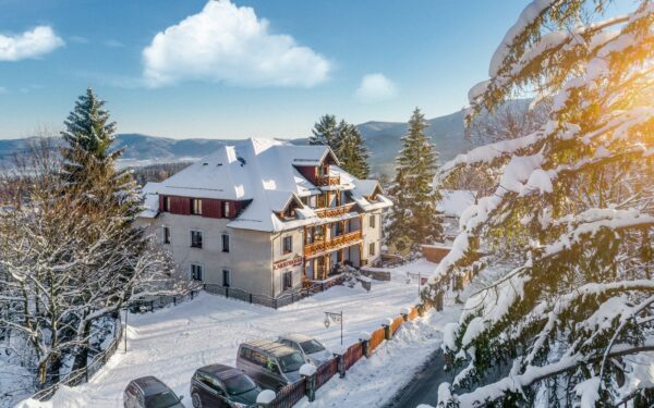 Polské Krkonoše u ski areálů v Penzionu Karkonoski SPA *** se snídaní/polopenzí a wellness + vyžití pro děti