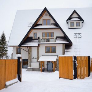 Polské Tatry u skiareálů: Pobyt ve Szlakami 5 Dolin Zakopane se snídaní nebo polopenzí + sauna neomezeně