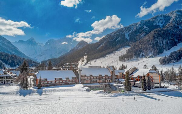 Slovinsko u NP Triglav jen 300 m od vleku: Hotelu Kompas **** s polopenzí, bazény a animacemi pro děti + slevy