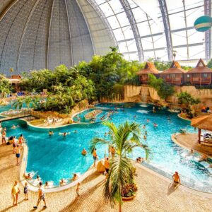 Tropical Islands u Berlína: Pobyt se snídaní a neomezeným vstupem do bazénů i na atrakce + ubytování ve stanu