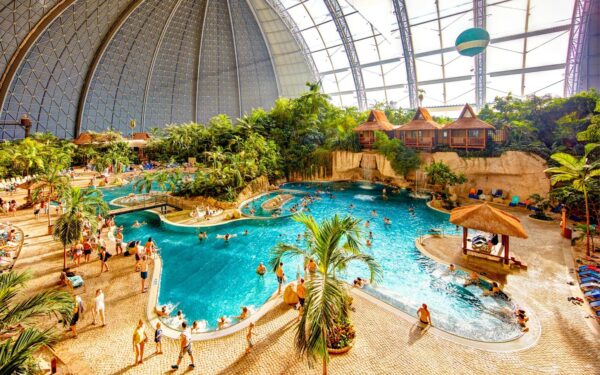 Tropical Islands u Berlína: Pobyt se snídaní a neomezeným vstupem do bazénů i na atrakce + ubytování ve stanu