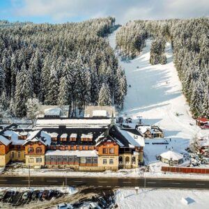 Beskydy přímo u ski areálu: Hotelu Bauer *** s polopenzí, neomezeným wellness a slevovou kartou + fitness