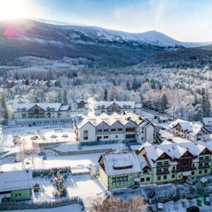 Pobyt v Krkonoších u ski areálů: Karpacz v Artus Resortu *** s polopenzí, bazény, saunami a masáží + fitness