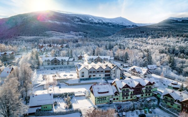 Pobyt v Krkonoších u ski areálů: Karpacz v Artus Resortu *** s polopenzí, bazény, saunami a masáží + fitness