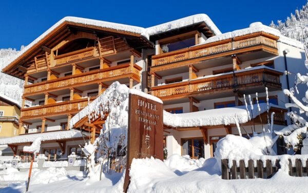 Korutany nedaleko skiareálu v Hotelu Paternwirt **** s polopenzí, wellness se saunami a párou + karta hosta