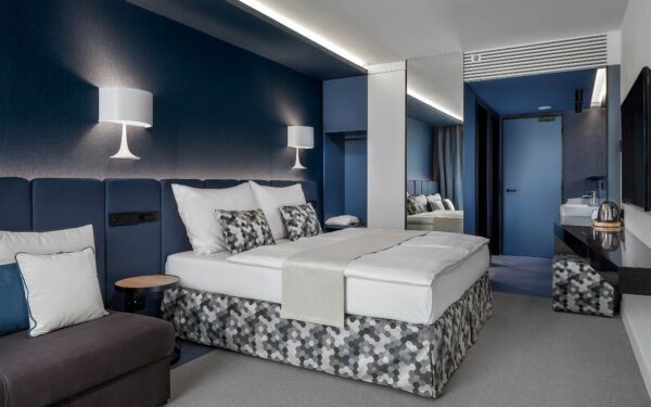 Praha přímo v centru: Luxusní 5* Hotel Urban Creme s vínem, dřívějším příjezdem/pozdějším odjezdem a snídaní