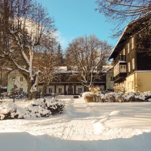 Jeseníky 1 km od sjezdovky v Karlově Studánce: Hotel Džbán *** se vstupem do Thermal Parku a polopenzí + slevy