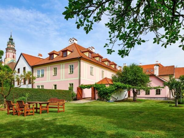 Kouzelný hotel se zahradou v srdci Českého Krumlova - Obrázek 2