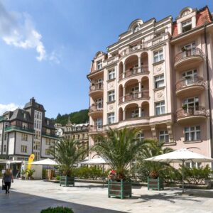 Karlovy Vary: Art Deco WOLKER **** s neomezeným wellness, až 8 procedurami a polopenzí + dítě do 12 let zdarma