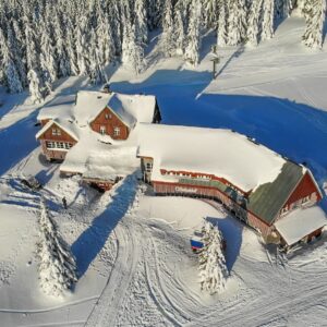 Krkonoše u ski areálů: Pobyt ve Špindlerově Mlýně v Horské chatě Sedmidolí s polopenzí + úschovna lyží