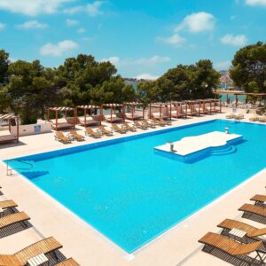Chorvatsko: Vodice v Hotelu Imperial *** s polopenzí, bazény a fitness centrem neomezeně + animace pro děti
