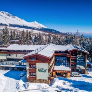 Relax v Tatrách: Štrbské Pleso u ski areálů ve 4* Wellness Hotelu Borovica s polopenzí + bazény, sauny, masáž