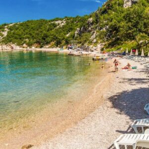 Chorvatsko u pláže ve stylovém bungalovu v Holiday Resortu Kačjak s kuchyní a terasou s výhledem na moře