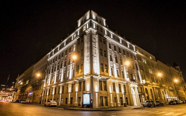 Praha přímo v centru: Hotel The Gold Bank **** se snídaněmi a láhví vína + brzký check-in/pozdní check-out