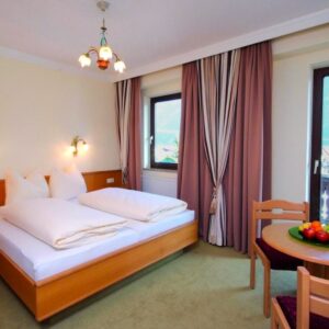 Tyrolsko nedaleko lyžařských areálů v Hotelu zum Lamm *** s polopenzí a wellness + túra na sněžnicích a sleva
