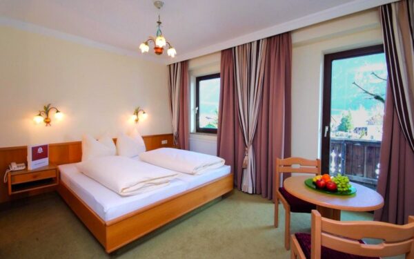 Tyrolsko nedaleko lyžařských areálů v Hotelu zum Lamm *** s polopenzí a wellness + túra na sněžnicích a sleva