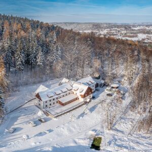 Polsko: Jizerské hory jen 3 km od skiareálu v Hotelu Le Mont Medical & SPA s polopenzí + vnitřní bazén a sauna
