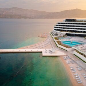 Chorvatsko jen 15 m od pláže ve 4* Grand Hotelu View s polopenzí, fitness a bazény + 2 děti do 12 let zdarma