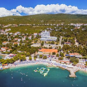 Malebná Crikvenica 250 m od pláže v Hotelu Omorika **** s all inclusive a bazénem + děti do 12 let zdarma